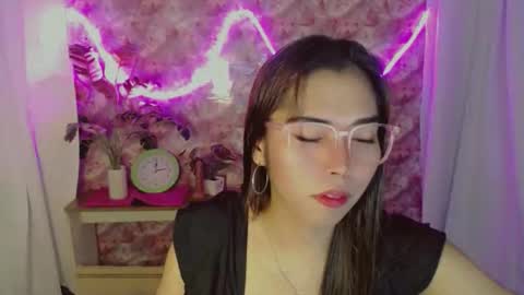 catherine_365 online show from April 7, 2026, 9:32 am