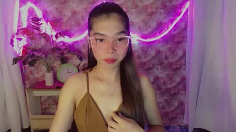 catherine_365 online show from April 8, 2026, 9:53 am