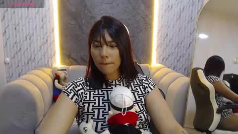 Snapshot of catherine_b_ chatting on October 17, 2025, 8:33 pm catherin online show from October 17, 2025, 8:33 pm