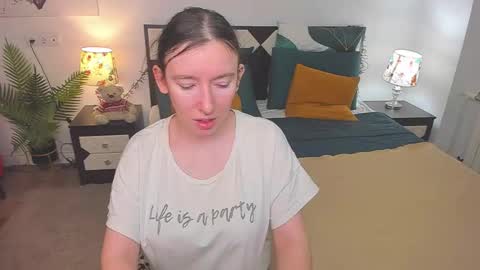 Catrin online show from November 18, 2025, 3:12 am