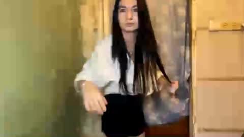 Lola online show from December 17, 2025, 9:10 pm