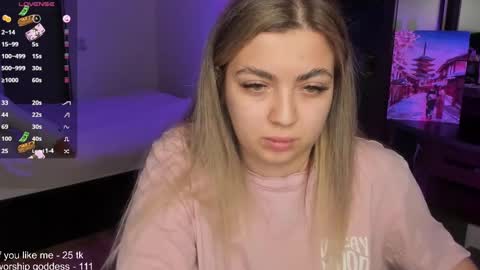 Snapshot of catrinaeuphorina chatting on February 14, 2025, 6:19 pm Catrina or just Cat online show from February 14, 2025, 6:19 pm