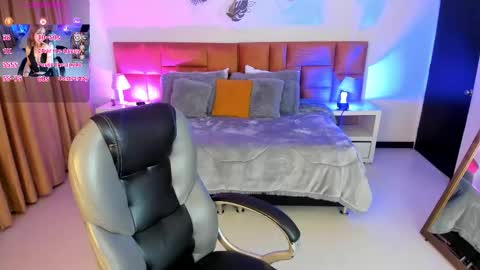 Snapshot of catti_brie_ chatting on October 29, 2025, 12:07 pm catti_brie_ online show from October 29, 2025, 12:07 pm