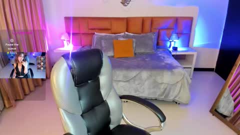 Snapshot of catti_brie_ chatting on November 15, 2025, 11:40 am catti_brie_ online show from November 15, 2025, 11:40 am