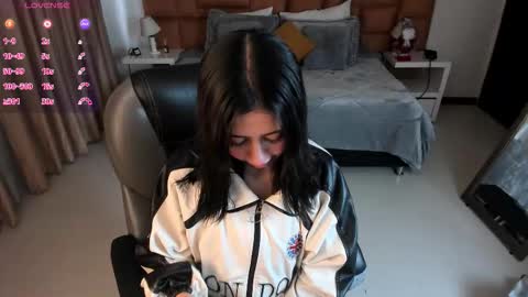 Snapshot of catti_brie_ chatting on November 20, 2025, 11:43 am catti_brie_ online show from November 20, 2025, 11:43 am