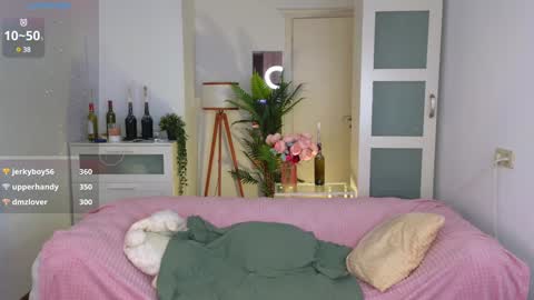 caty_cuddly online show from January 17, 2025, 9:06 am