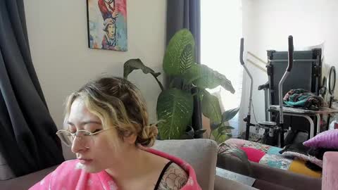 ccuteass online show from December 5, 2024, 1:17 pm