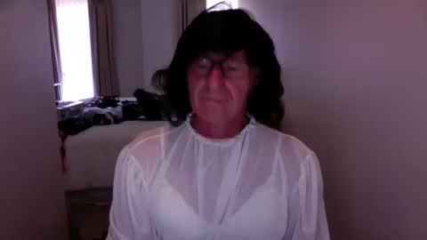 Snapshot of cdelle chatting on February 9, 2025, 2:06 am Elle online show from February 9, 2025, 2:06 am