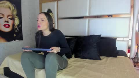 celeste_starsss online show from December 19, 2025, 2:13 pm