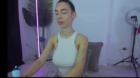 Celine Roxelle online show from November 11, 2025, 6:46 am