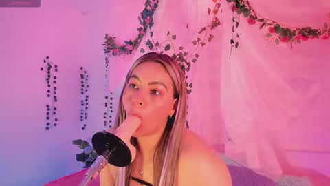 Hello guys my name is Sofi and Lizzie and  Vanessa online show from November 12, 2025, 1:17 am