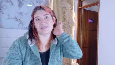 Cerecita  online show from October 7, 2025, 12:24 pm