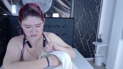 Cerecita  online show from March 5, 2026, 8:27 pm