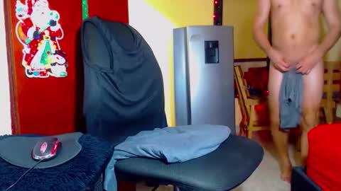 cesar_9623 online show from December 1, 2025, 7:41 pm