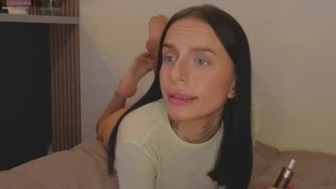 Snapshot of ceserisisi chatting on May 22, 2026, 10:59 pm Livia online show from May 22, 2026, 10:59 pm