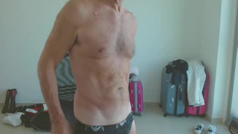 Snapshot of ch400 chatting on December 19, 2024, 11:18 am ch400 online show from December 19, 2024, 11:18 am