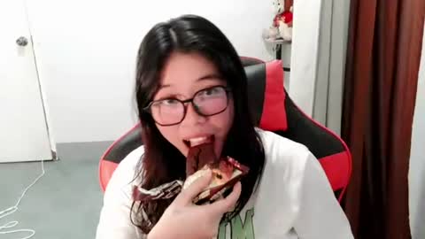 chakadal_xx online show from February 8, 2026, 11:57 am