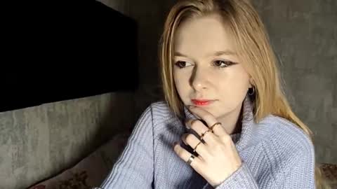 Lia online show from December 19, 2025, 7:26 am