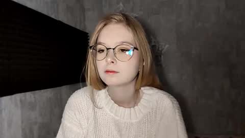 Lia online show from December 22, 2025, 7:16 am