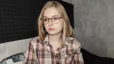 Lia online show from February 25, 2026, 8:24 am