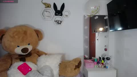 Isabella online show from June 5, 2026, 7:36 am