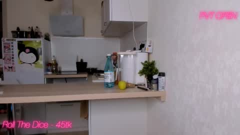 Holly online show from February 27, 2025, 9:25 pm