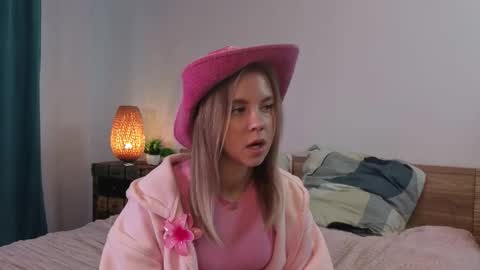 Milana online show from November 26, 2025, 9:10 am