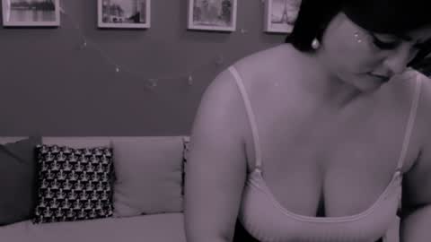 Snapshot of chantallovely chatting on December 22, 2024, 3:33 am The Queen online show from December 22, 2024, 3:33 am