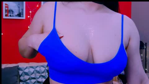 Snapshot of chantallovely chatting on December 22, 2024, 5:21 pm The Queen online show from December 22, 2024, 5:21 pm
