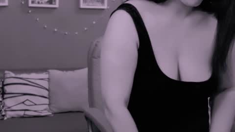 Snapshot of chantallovely chatting on December 29, 2024, 10:57 pm The Queen online show from December 29, 2024, 10:57 pm