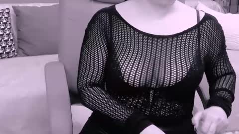 Snapshot of chantallovely chatting on February 23, 2025, 2:18 am The Queen online show from February 23, 2025, 2:18 am