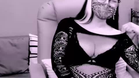 The Queen online show from November 8, 2025, 11:25 pm