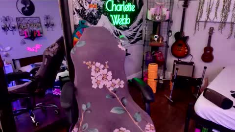 Charlette Webb online show from November 17, 2025, 5:35 am