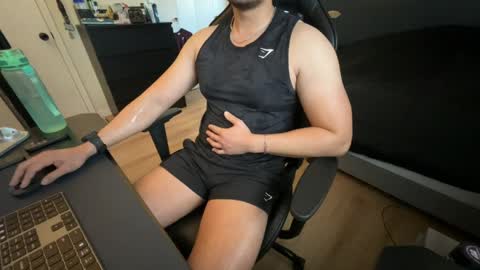 charliekkw online show from April 19, 2026, 6:54 pm