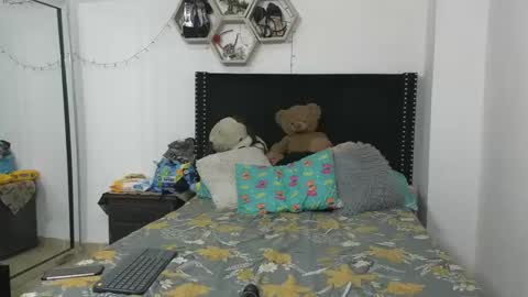 charlotte_027 online show from January 25, 2025, 6:12 am