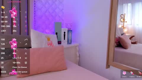 Snapshot of charlotte__08 chatting on December 17, 2024, 6:42 pm Charlotte online show from December 17, 2024, 6:42 pm