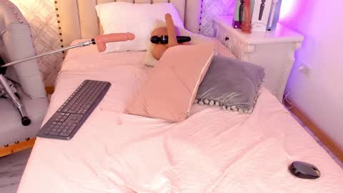 Snapshot of charlotte__08 chatting on January 23, 2025, 12:35 am Charlotte online show from January 23, 2025, 12:35 am