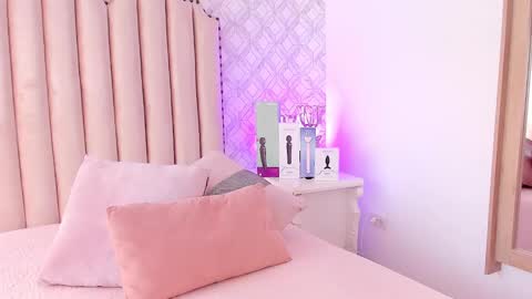 Snapshot of charlotte__08 chatting on January 30, 2025, 7:48 pm Charlotte online show from January 30, 2025, 7:48 pm