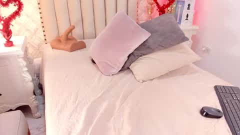 Snapshot of charlotte__08 chatting on February 15, 2025, 12:15 am Charlotte online show from February 15, 2025, 12:15 am