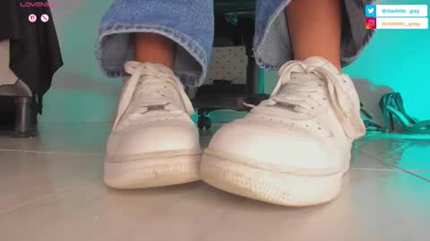 charlotte  grey online show from October 17, 2025, 8:11 pm