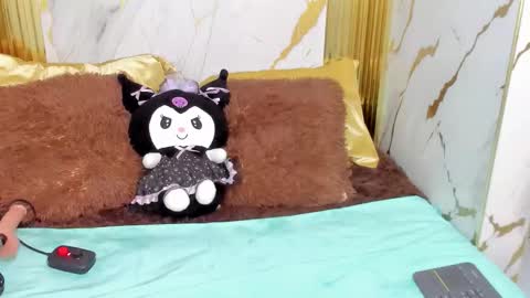 charlotte__milf online show from November 22, 2025, 2:54 am