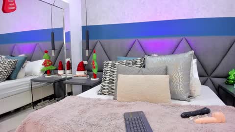 Snapshot of charlotte_copper chatting on December 22, 2024, 2:27 pm Charlotte online show from December 22, 2024, 2:27 pm