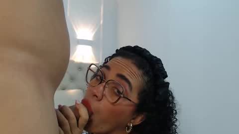 charlottte y dante online show from November 7, 2025, 4:23 am