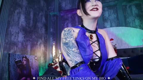 Charlotte online show from December 13, 2025, 7:53 pm