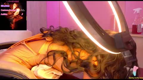 CHARLOTTE online show from December 4, 2025, 12:14 pm