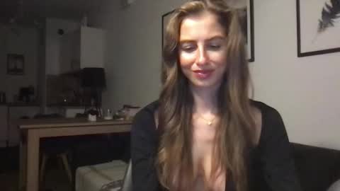 Charlotte Roche online show from November 4, 2025, 4:06 pm