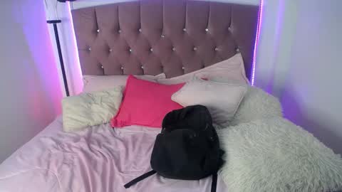 charlotte_walker1 online show from March 12, 2025, 5:57 am