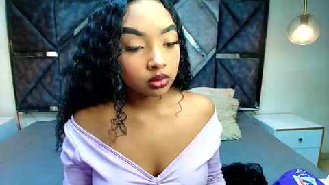 charlotte_walker1 online show from September 26, 2025, 2:32 pm