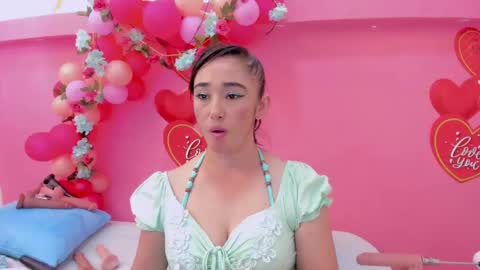 Charlotte  online show from September 15, 2025, 6:08 pm