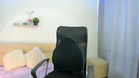 Snapshot of charlottelabouff chatting on May 17, 2026, 9:33 pm Charlotte online show from May 17, 2026, 9:33 pm